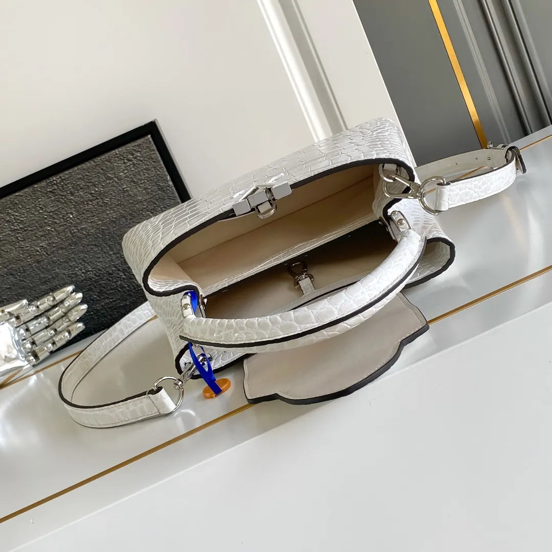 Dynamic Chip 10.6 in Sand Leather Handbag M92173