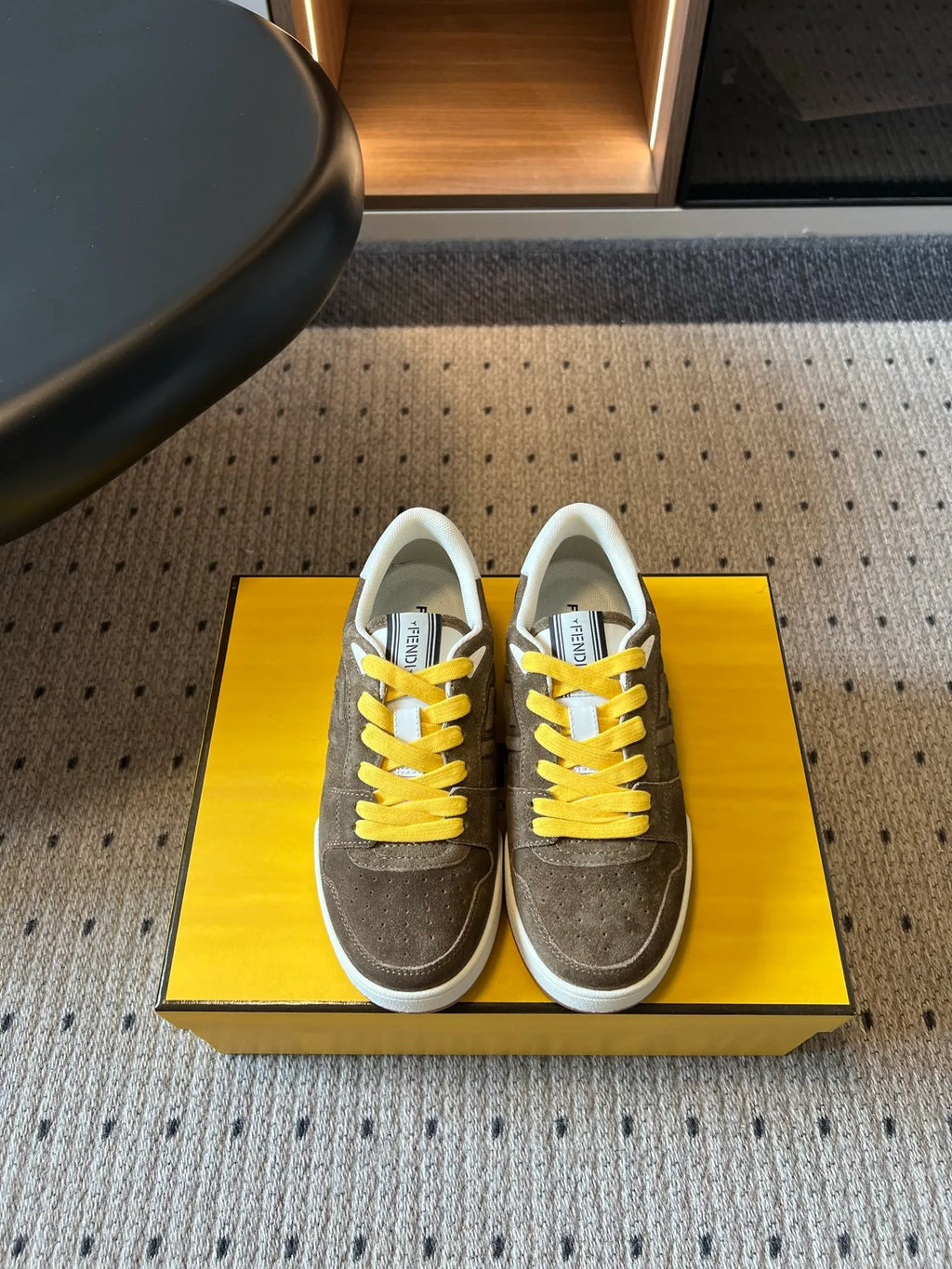 Fend 26ss Retro Casual Sneakers Cowhide Suede White