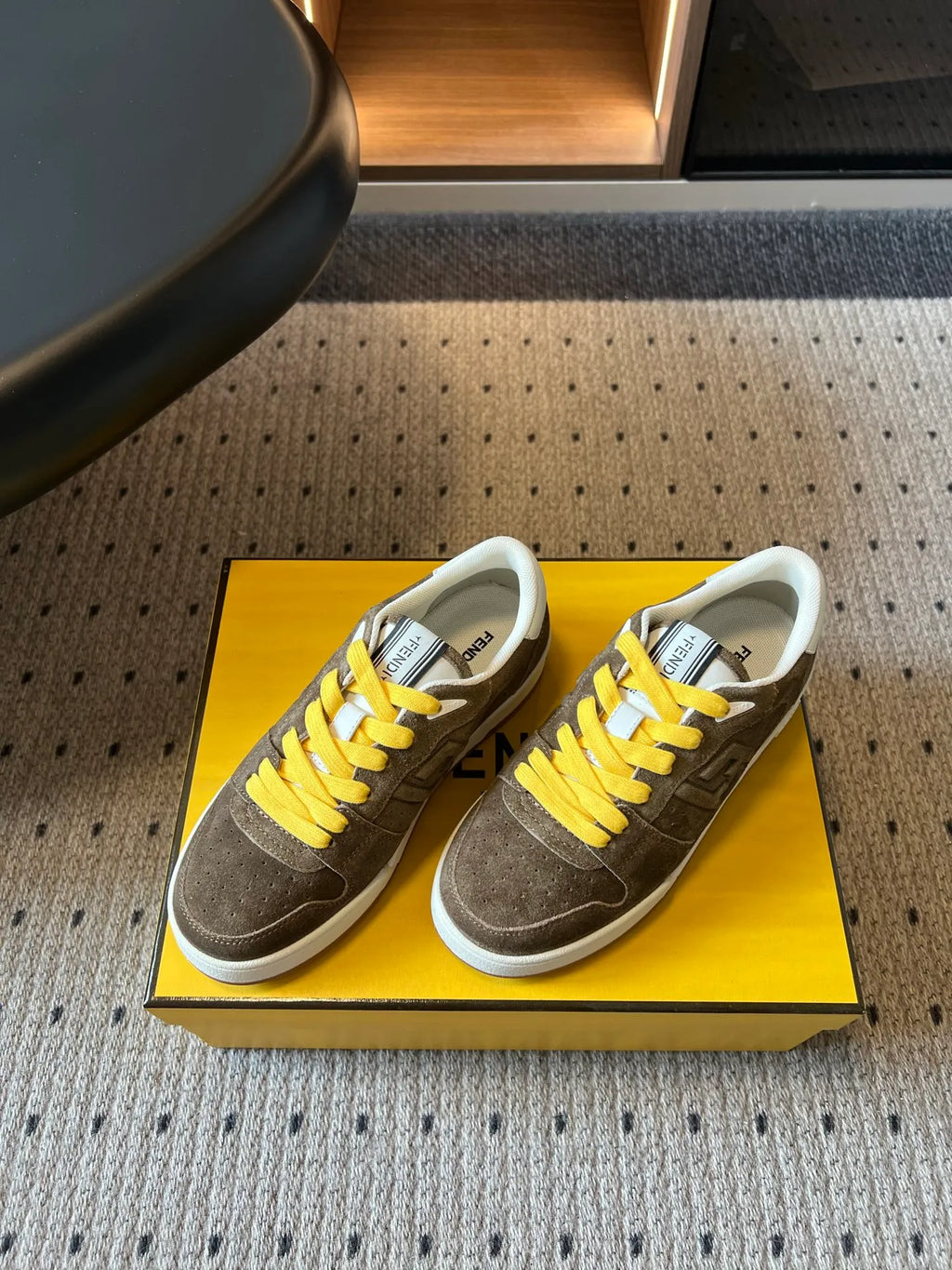 Fend 26ss Retro Casual Sneakers Cowhide Suede White