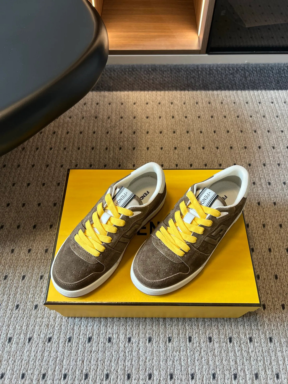 Fend 26ss Retro Casual Sneakers Cowhide Suede White