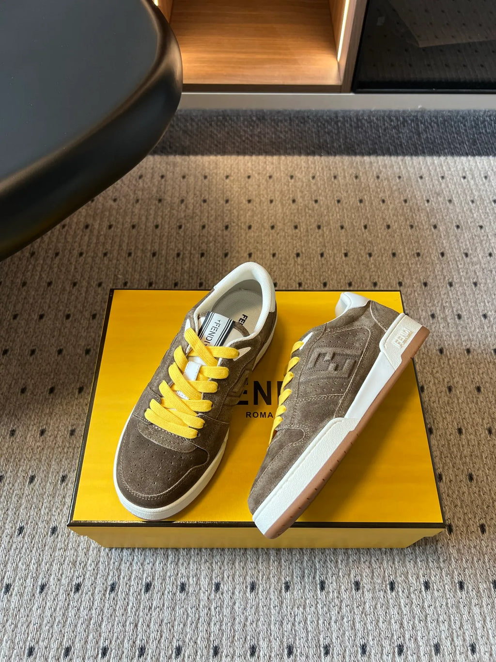 Fend 26ss Retro Casual Sneakers Cowhide Suede White