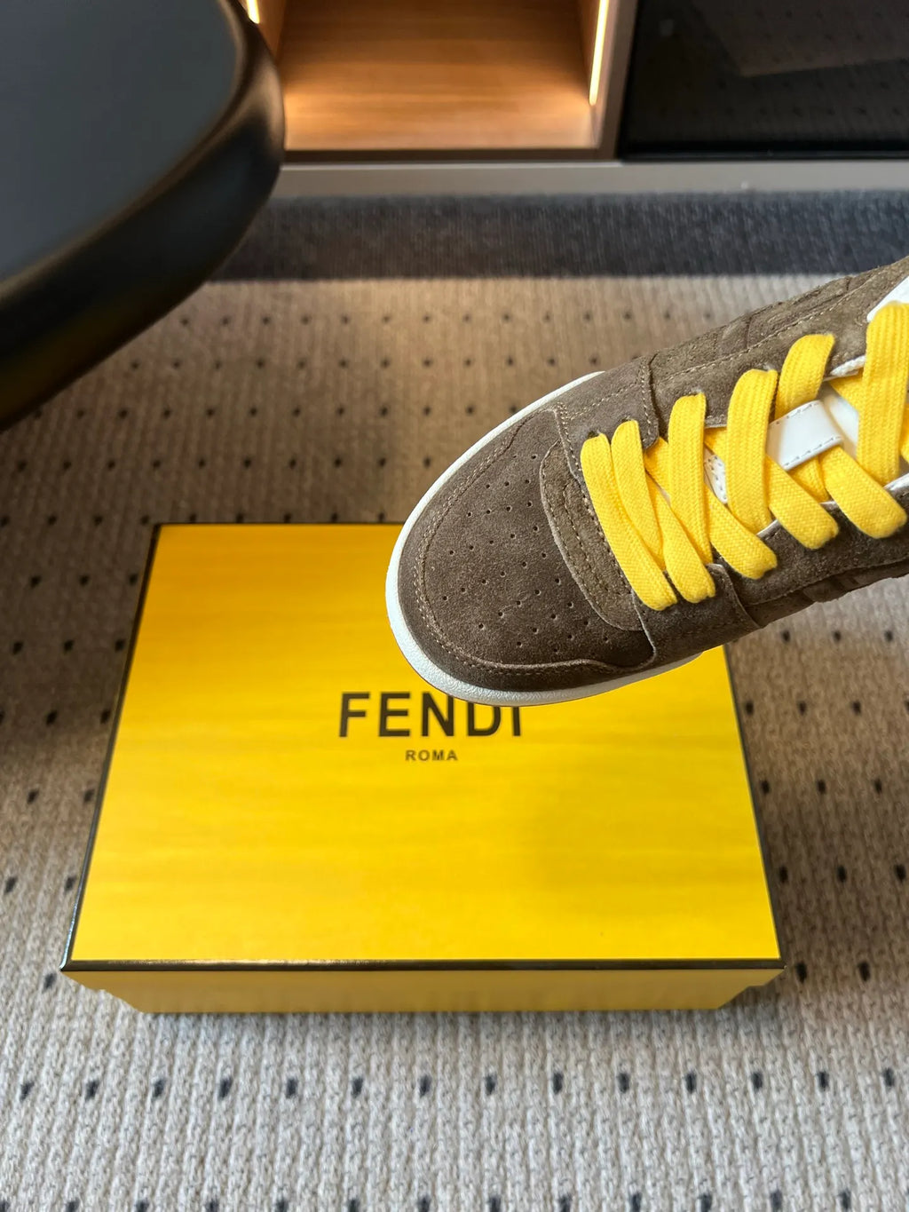Fend 26ss Retro Casual Sneakers Cowhide Suede White