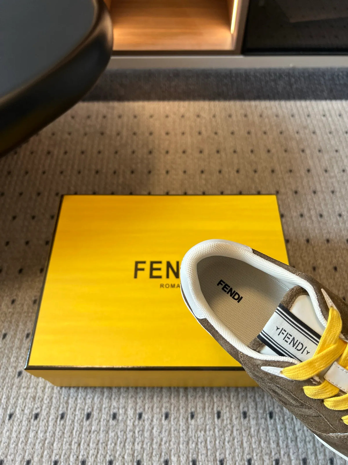 Fend 26ss Retro Casual Sneakers Cowhide Suede White