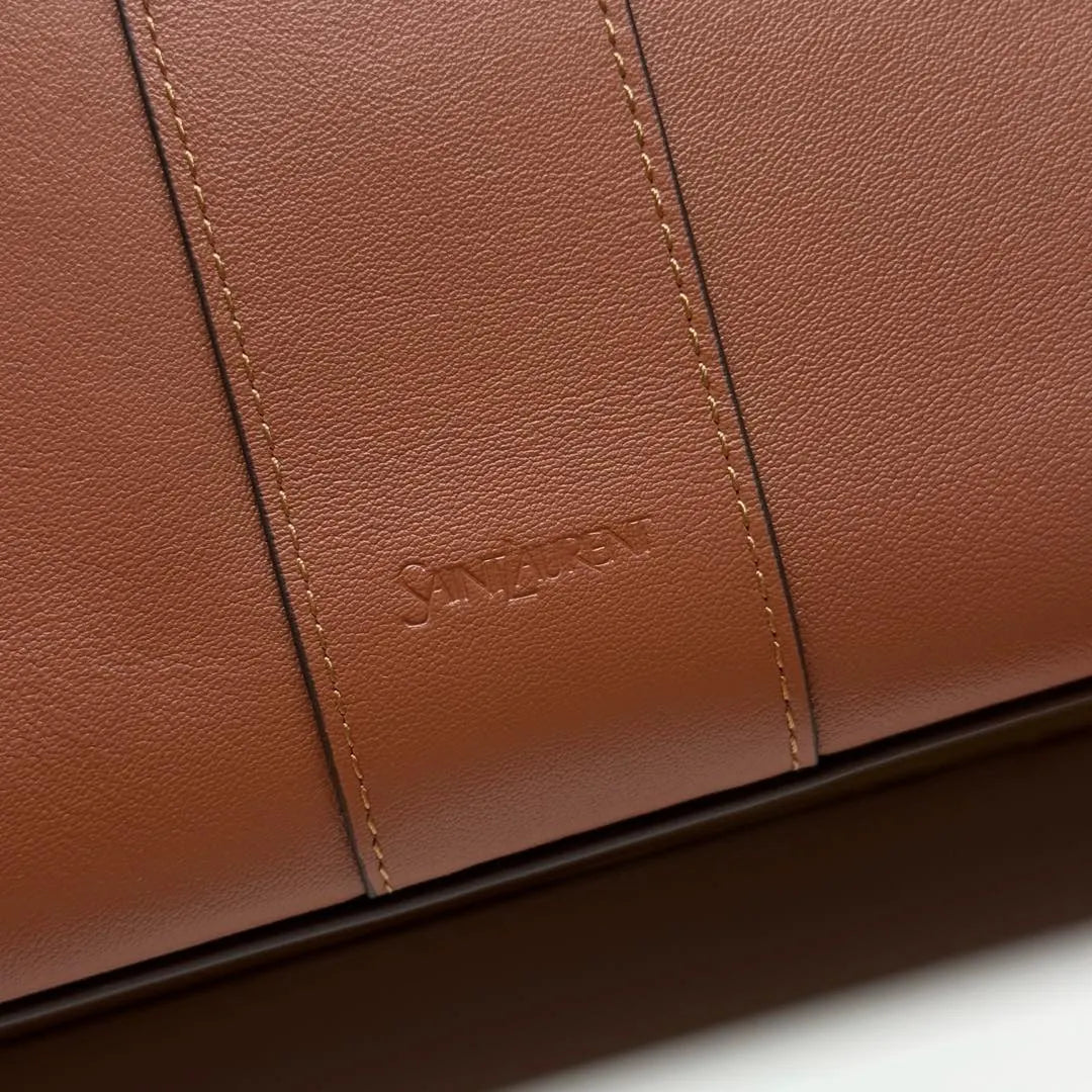 Fine-Grain Leather 15.4 in Tote Bag 817602
