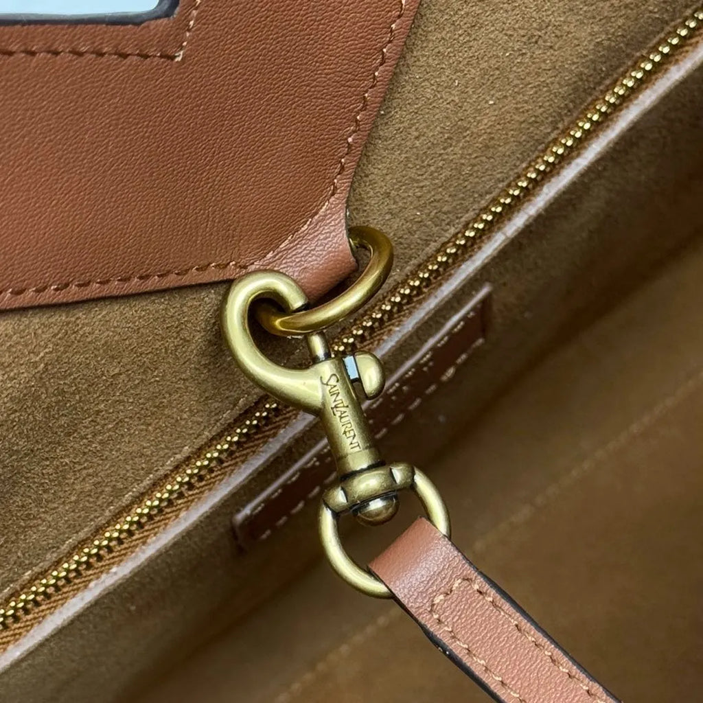 Fine-Grain Leather 15.4 in Tote Bag 817602