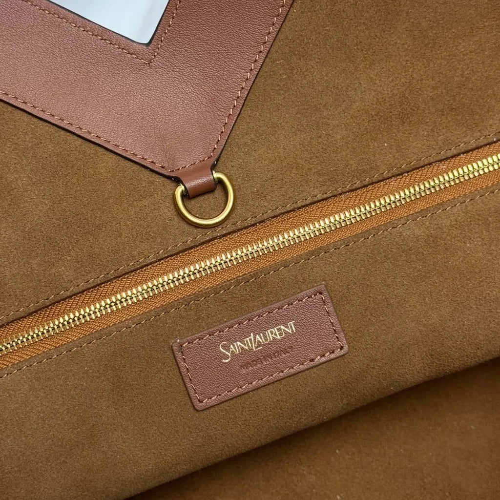 Fine-Grain Leather 15.4 in Tote Bag 817602