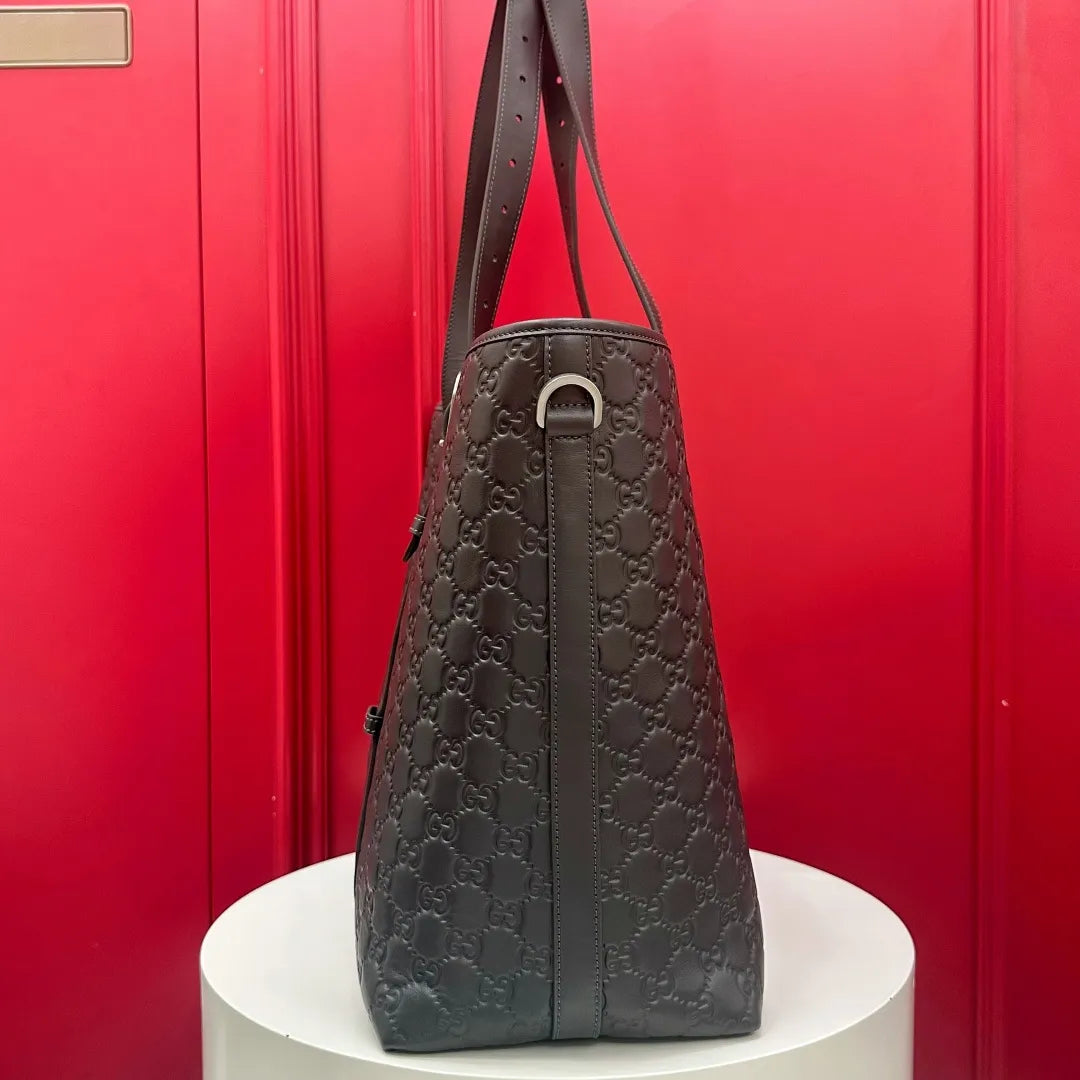 GG Emblem 15.0 in Large Tote Bag 850218