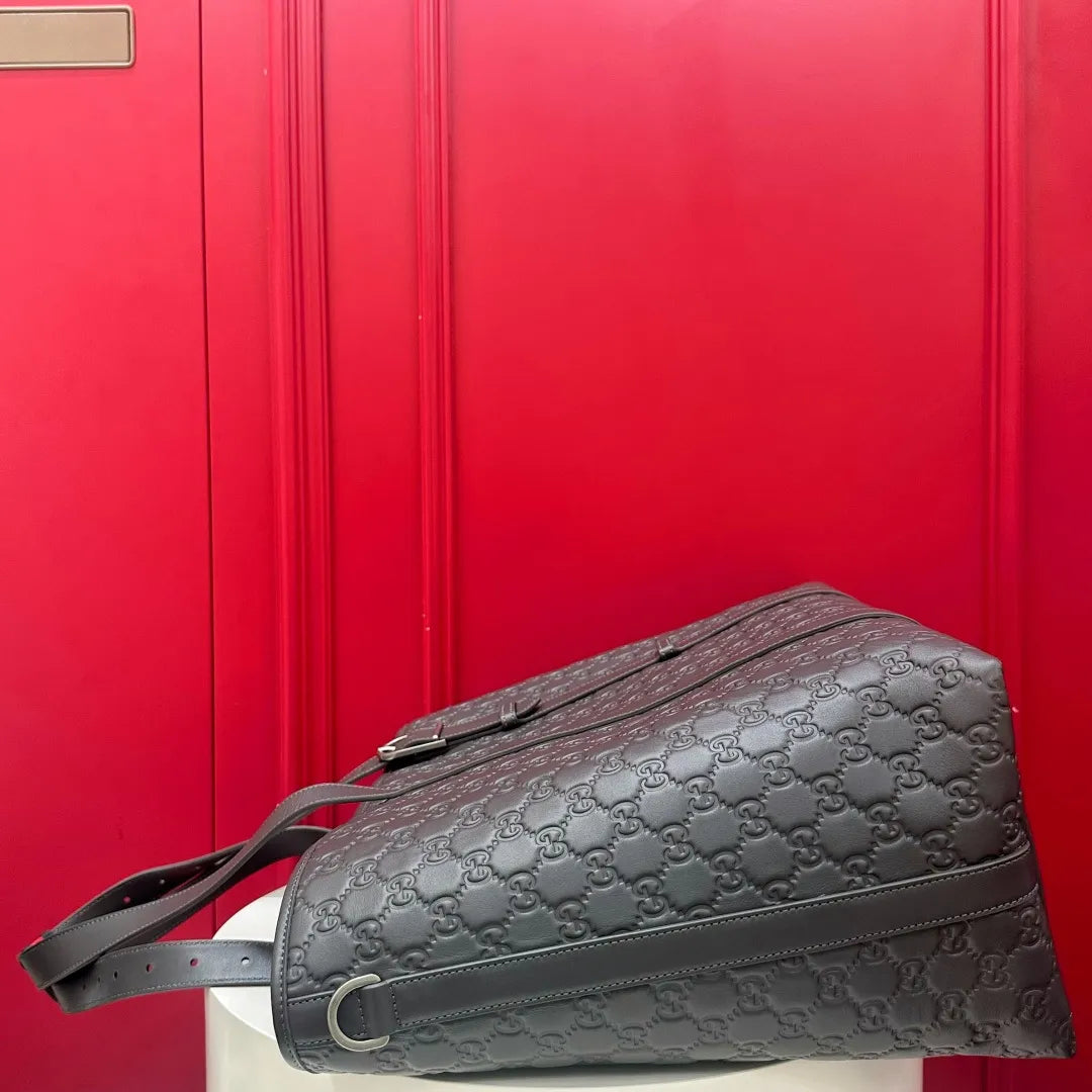 GG Emblem 15.0 in Large Tote Bag 850218