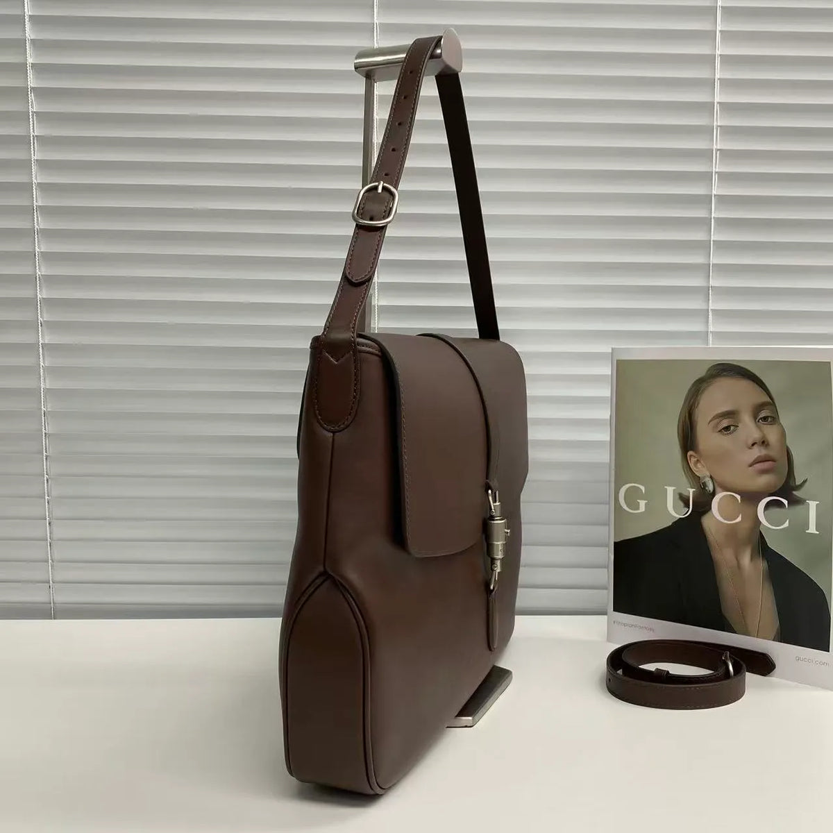 Primavera 16.9 in Shoulder Bag 800305