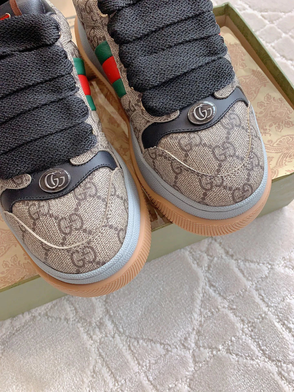 Gucci Thick-Soled Shoes Leather Fabric 323351