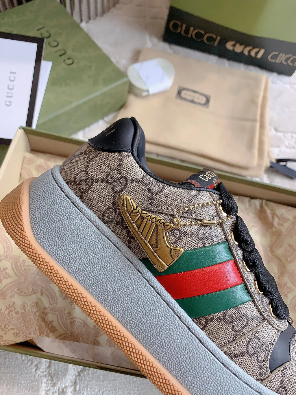 Gucci Thick-Soled Shoes Leather Fabric 323351