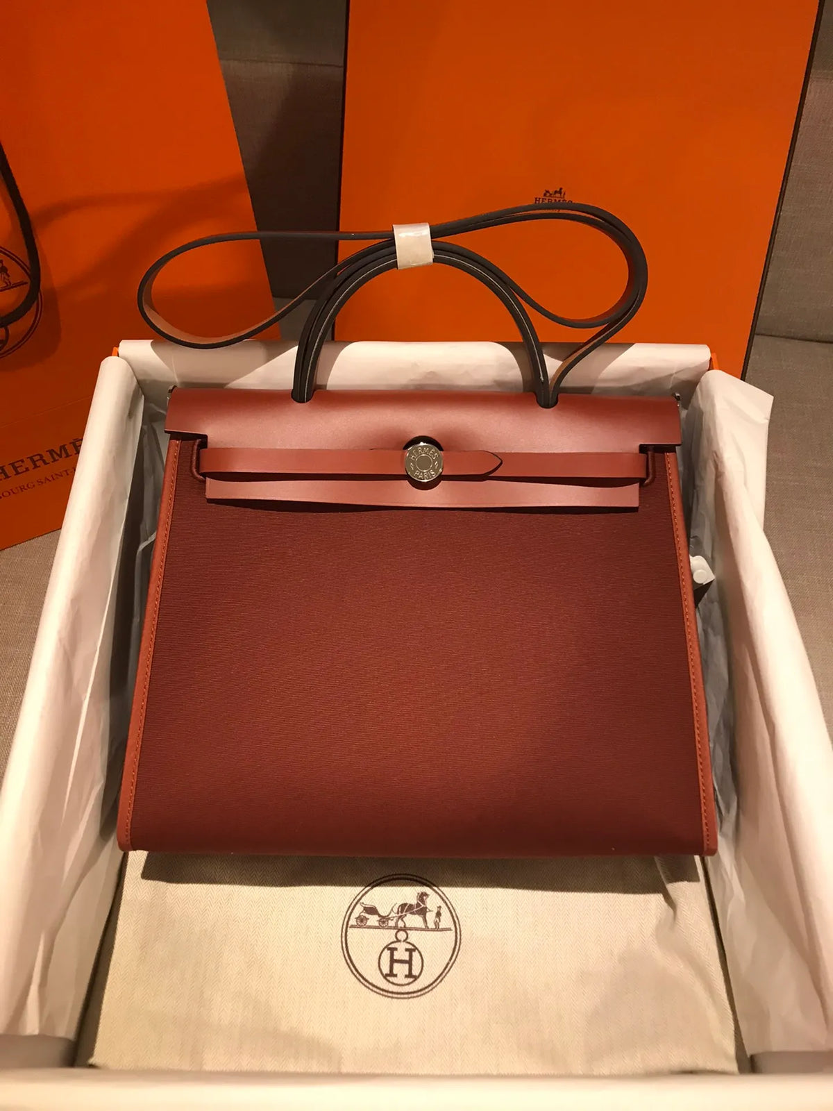 Herbag 31 Canvas and Leather Shoulder Bag Bordeaux Red