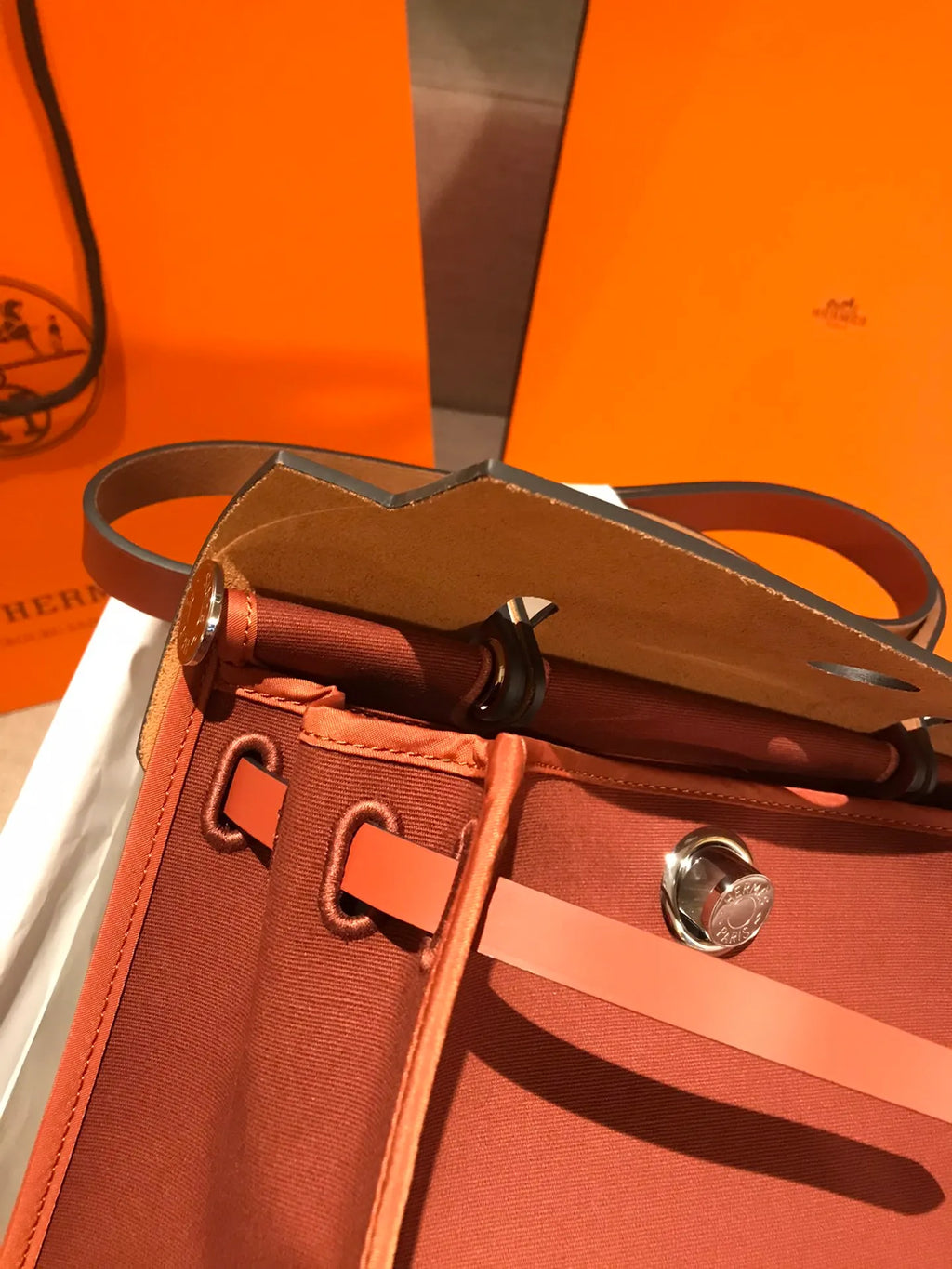 Herbag 31 Canvas and Leather Shoulder Bag Bordeaux Red