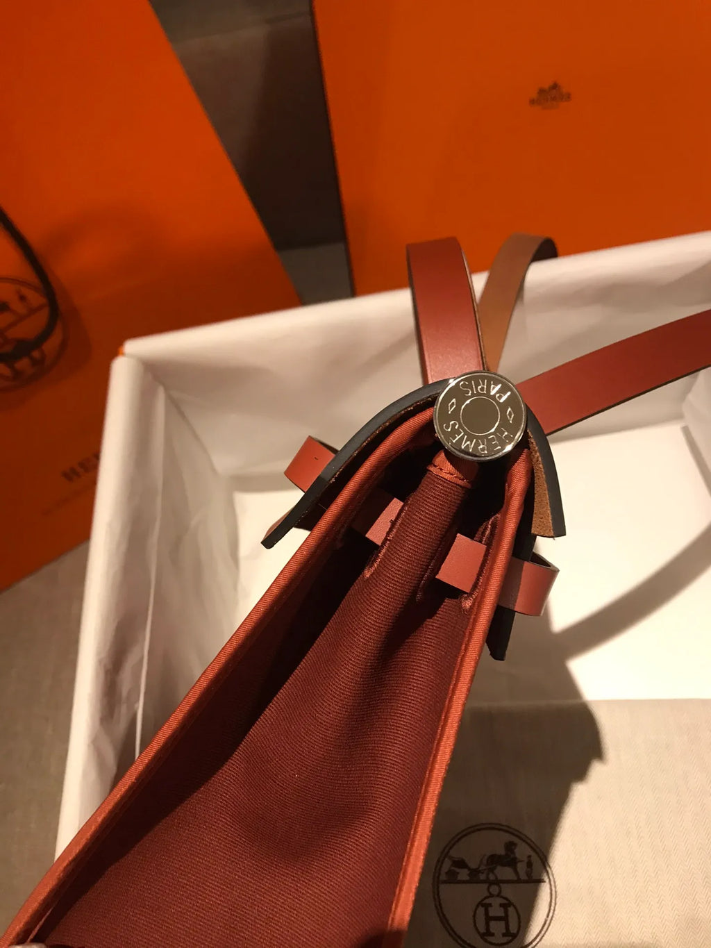 Herbag 31 Canvas and Leather Shoulder Bag Bordeaux Red