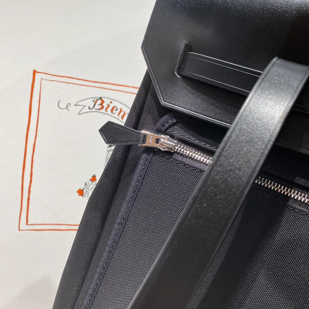 A Dos Zip 11.4 in Leather Backpack 13130000 Black