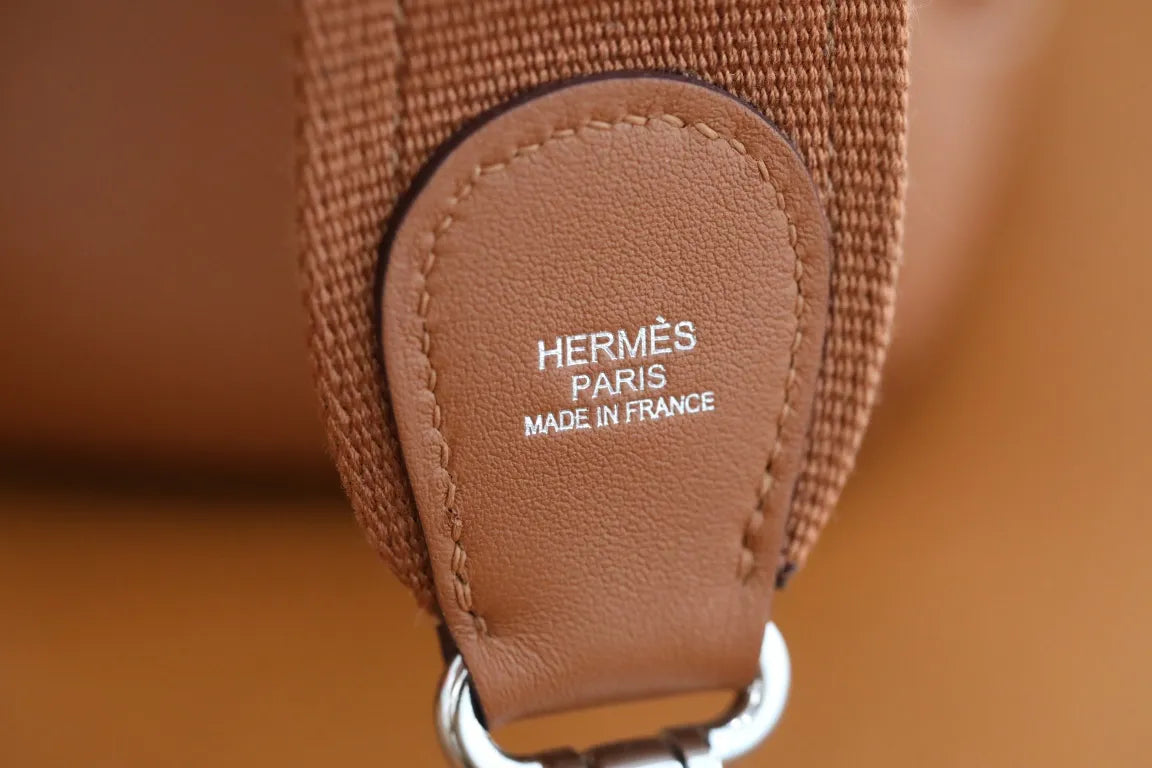 Hermès Berline 28 Swift Leather Handbag Gold Brown