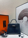 Hermès Kelly 28 Alligator Leather Handbag Storm Blue