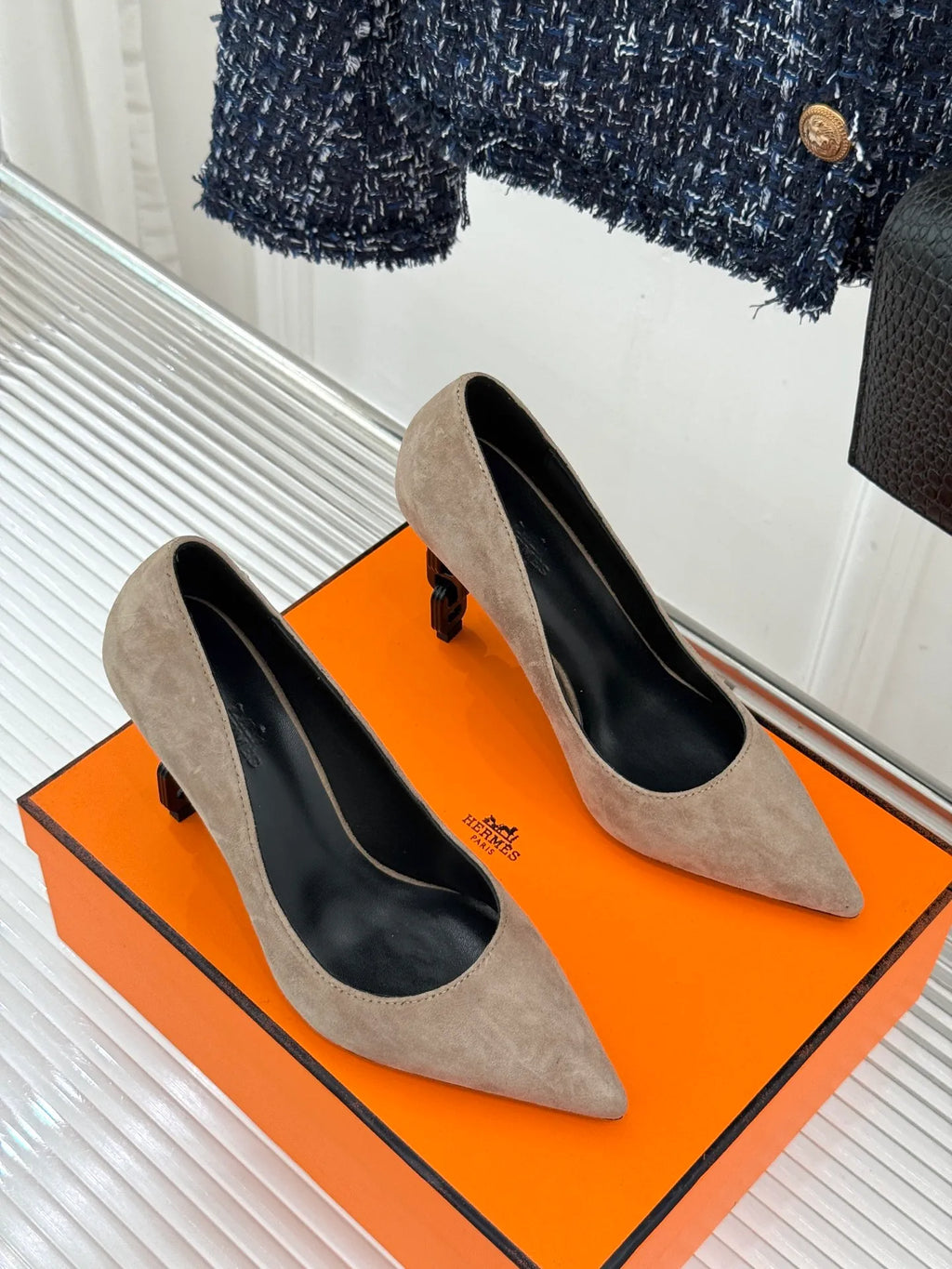 Hermès Women's Chain Heel Pointed Toe Pumps 26WF