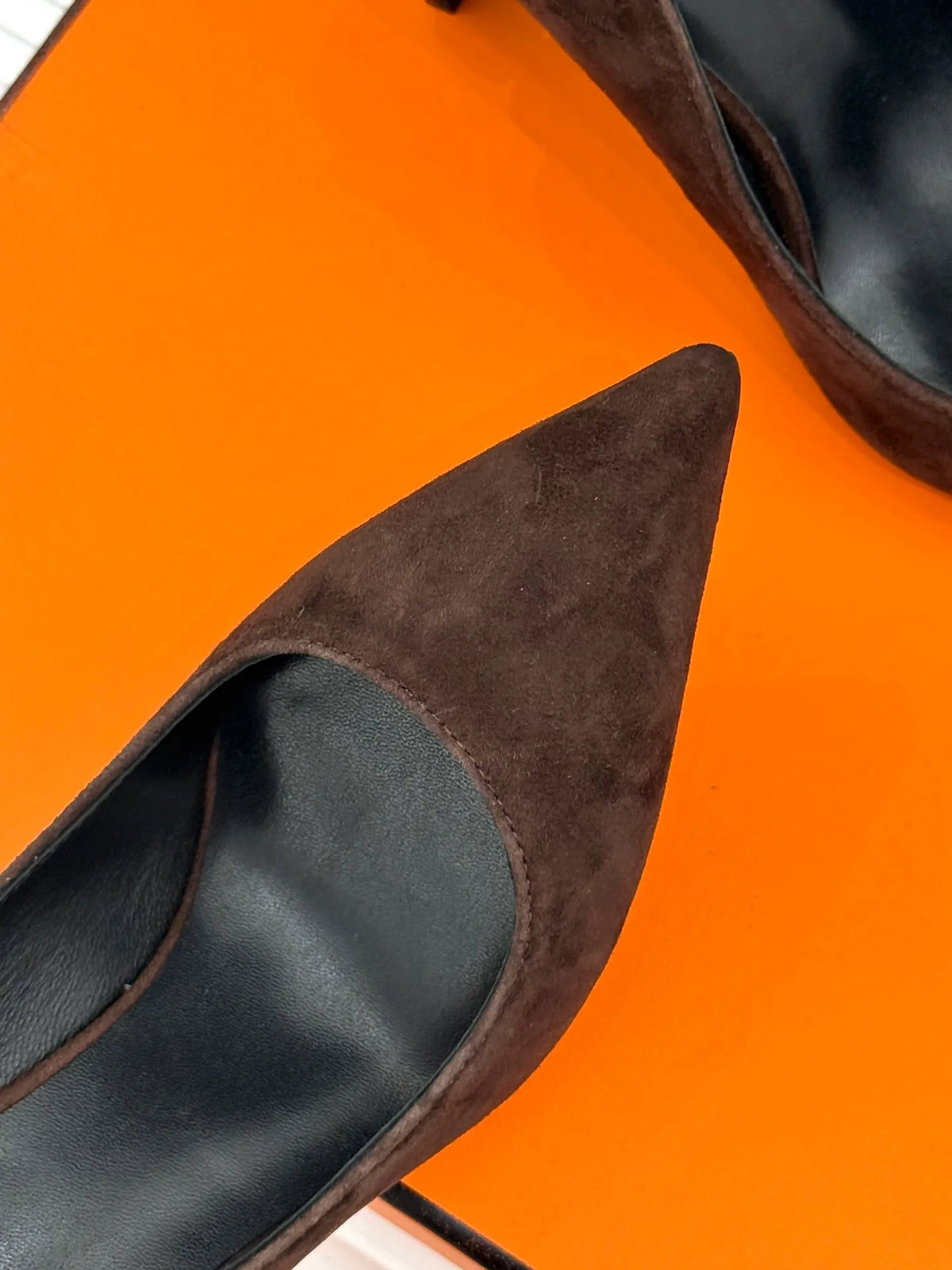 Hermès Women's Chain Heel Pointed Toe Pumps 26WF