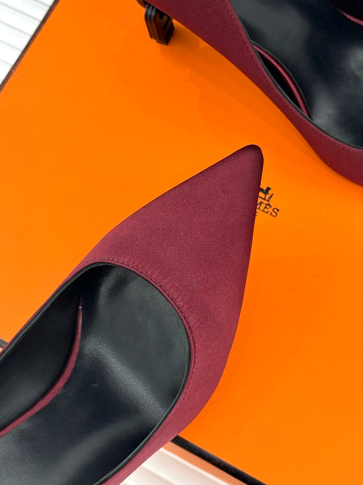 Hermès Women's Chain Heel Pointed Toe Pumps 26WF