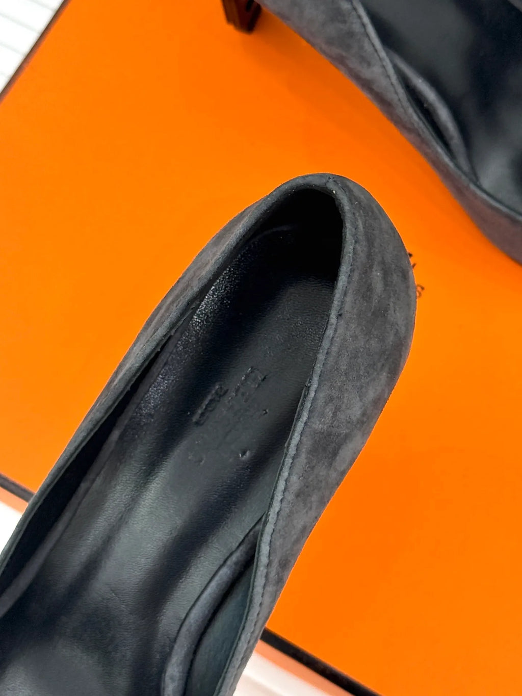 Hermès Women's Chain Heel Pointed Toe Pumps 26WF