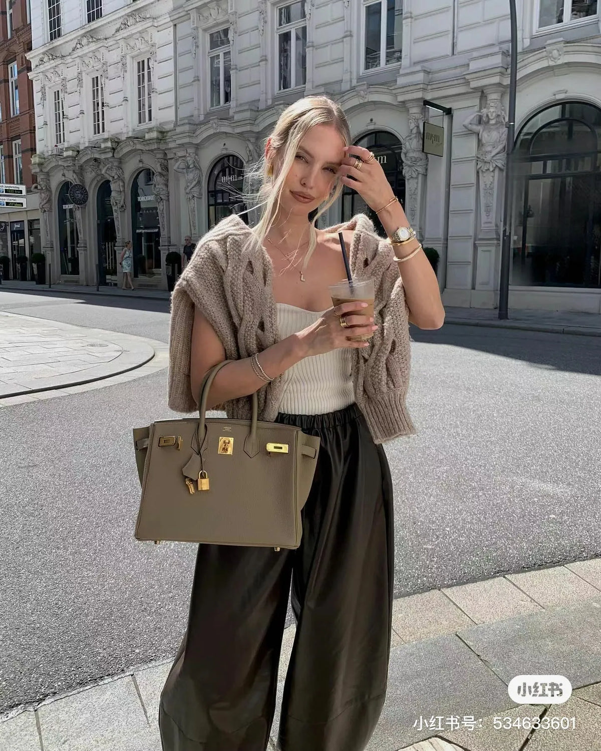 Hermès Women's Handbag Alpha Beige