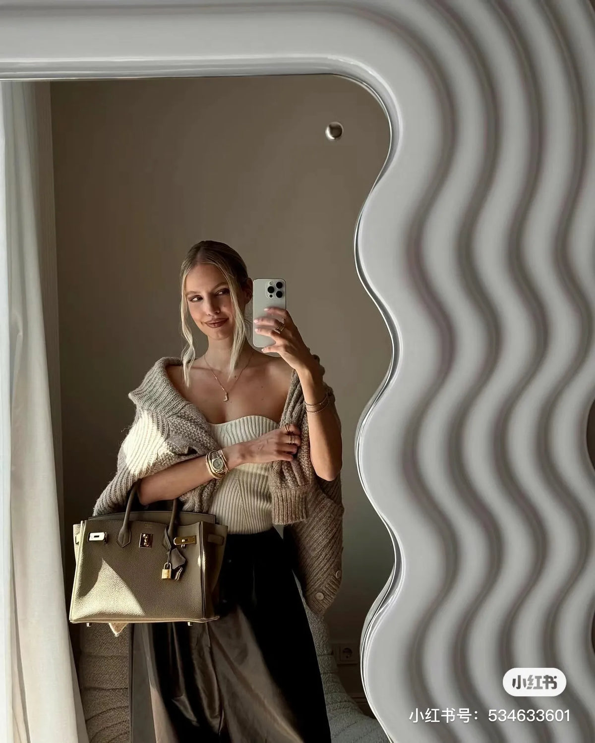 Hermès Women's Handbag Alpha Beige