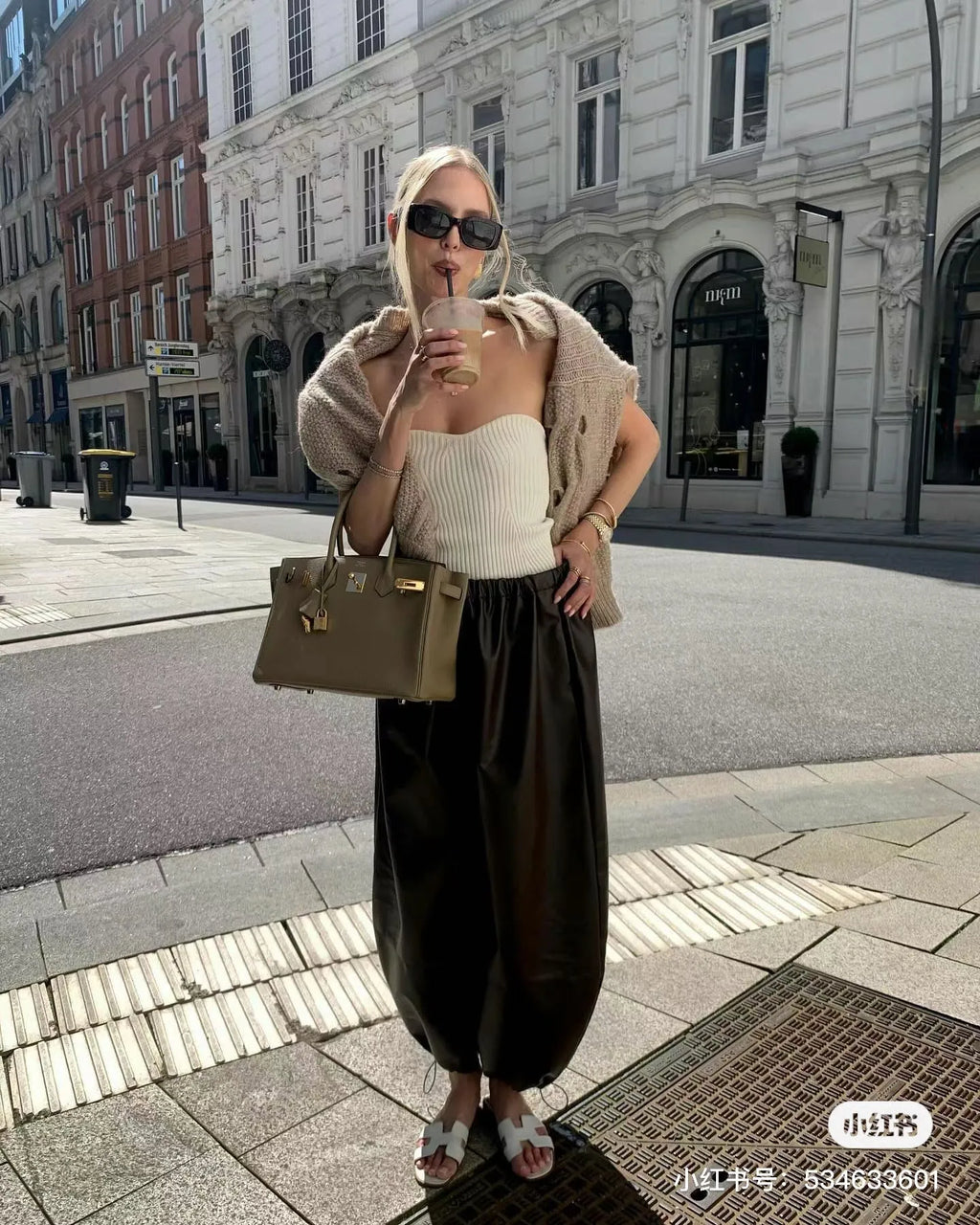 Hermès Women's Handbag Alpha Beige