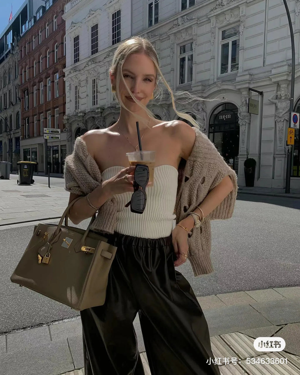 Hermès Women's Handbag Alpha Beige