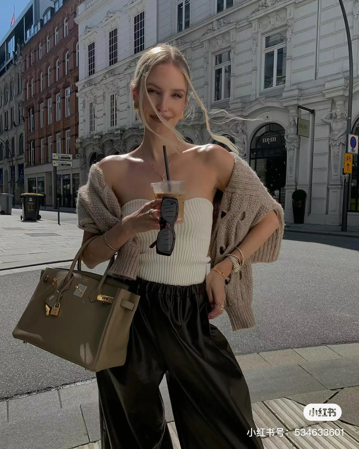 Hermès Women's Handbag Alpha Beige