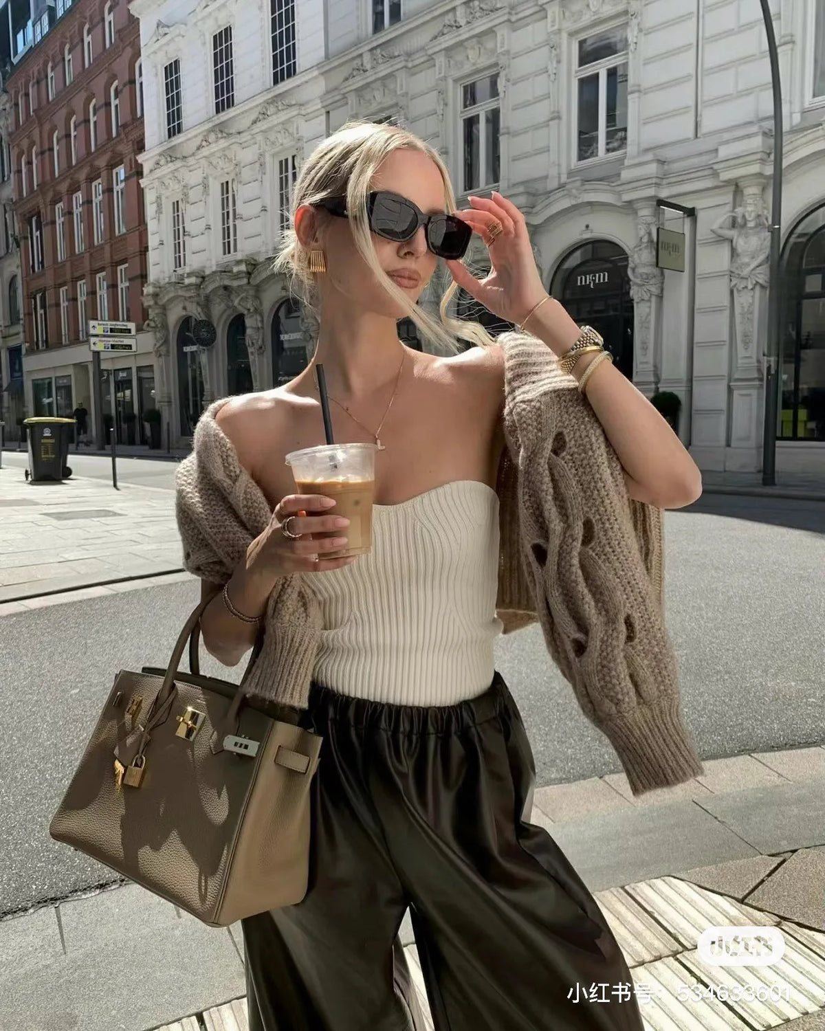 Hermès Women's Handbag Alpha Beige