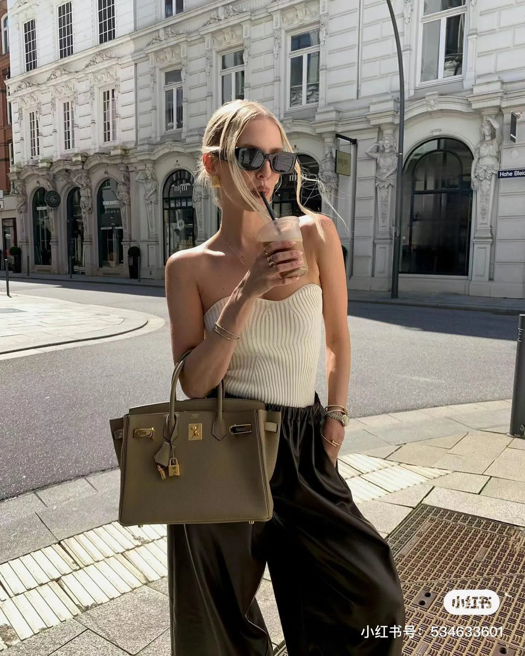Hermès Women's Handbag Alpha Beige