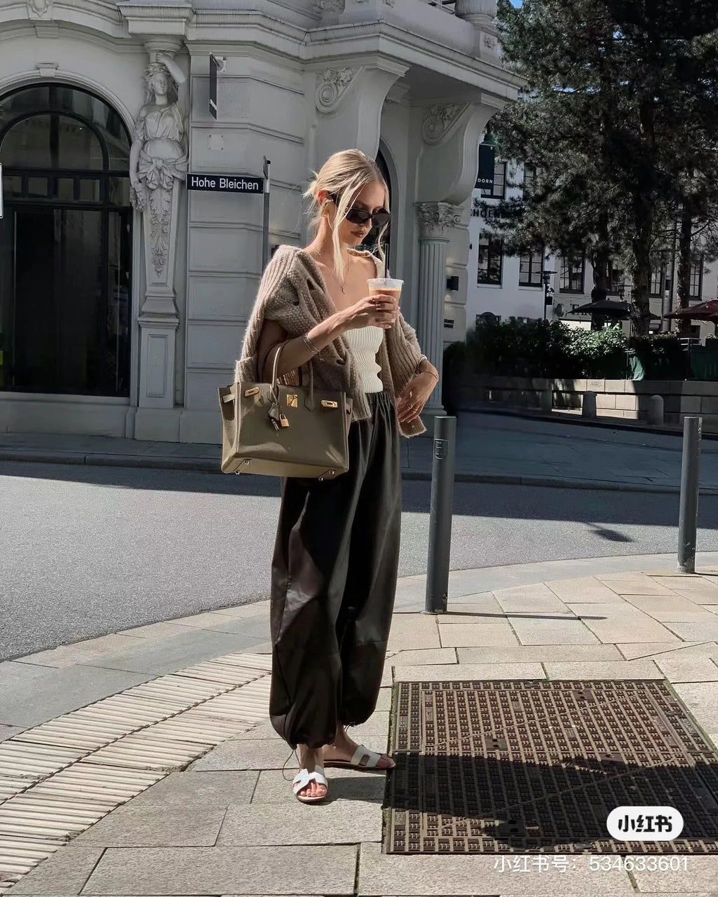 Hermès Women's Handbag Alpha Beige