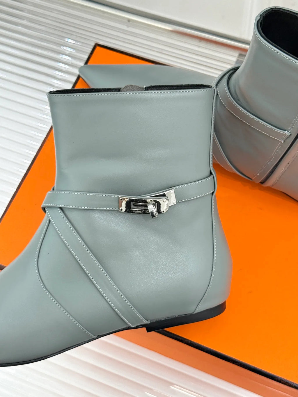 Hermès Women's Kelly Buckle Pointed Toe Ankle Boots 26WF