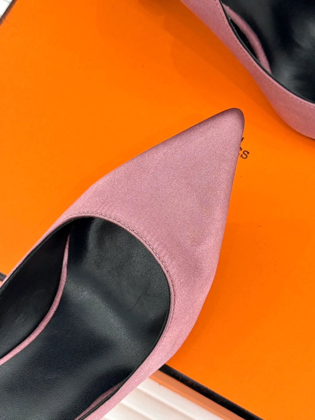 Hermès Women's Metal Chain Heel Pointed Toe Pumps 2026