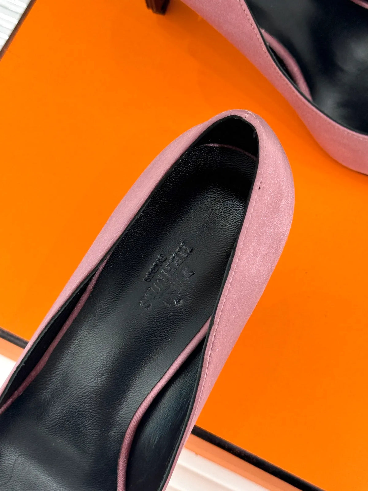 Hermès Women's Metal Chain Heel Pointed Toe Pumps 2026
