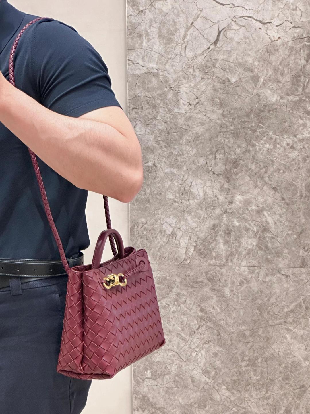 Shoulder and Crossbody Handbag 739105