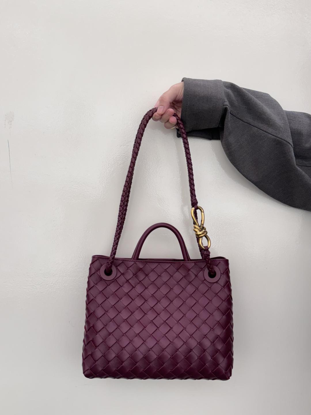 Shoulder and Crossbody Handbag 739105