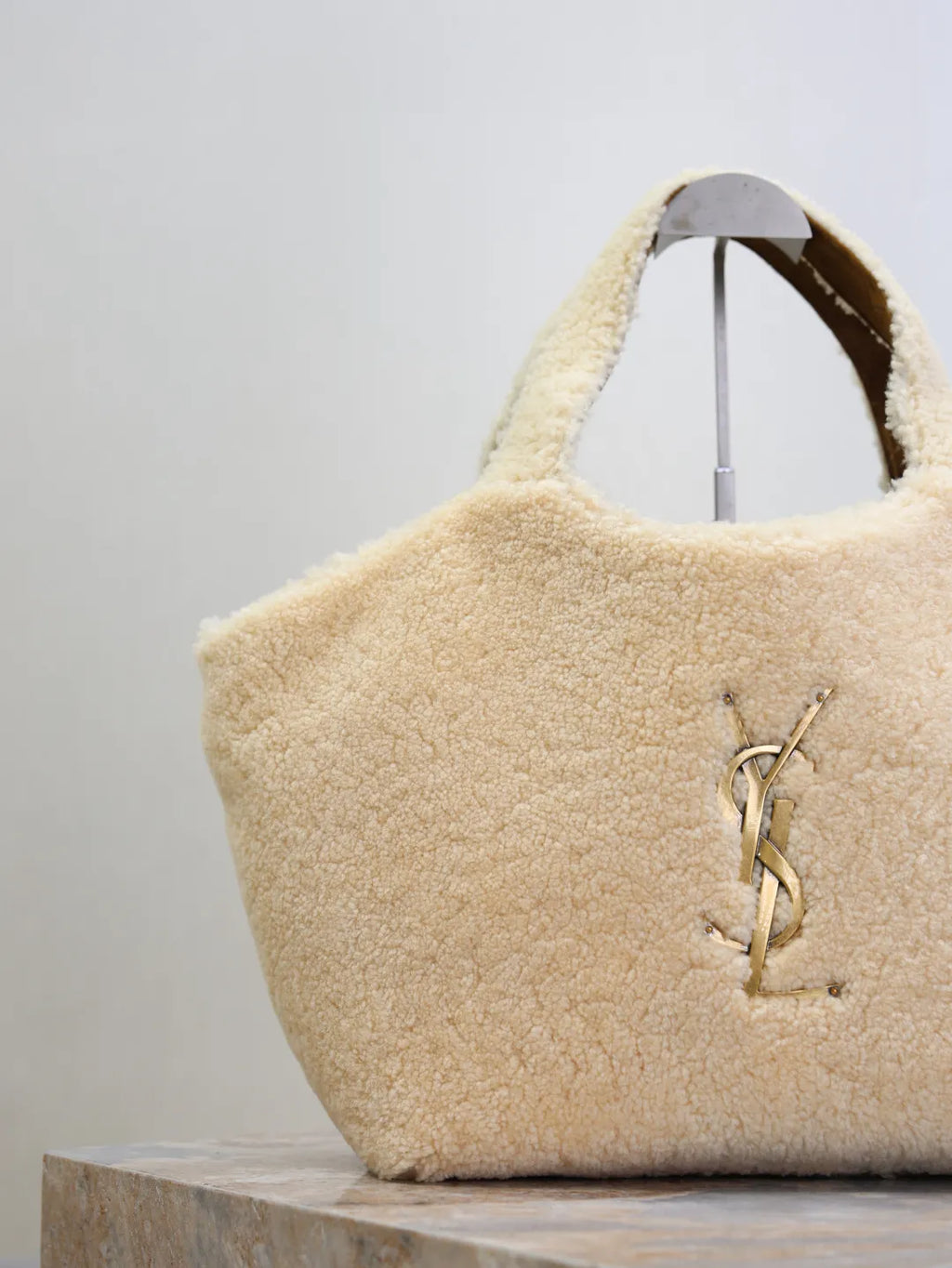 Icare Shearling 12.2 in Tote Bag 858191