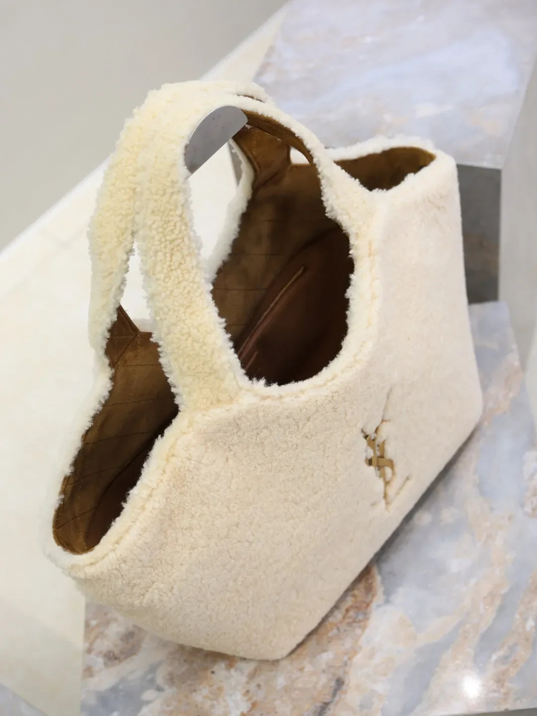 Icare Shearling 12.2 in Tote Bag 858191