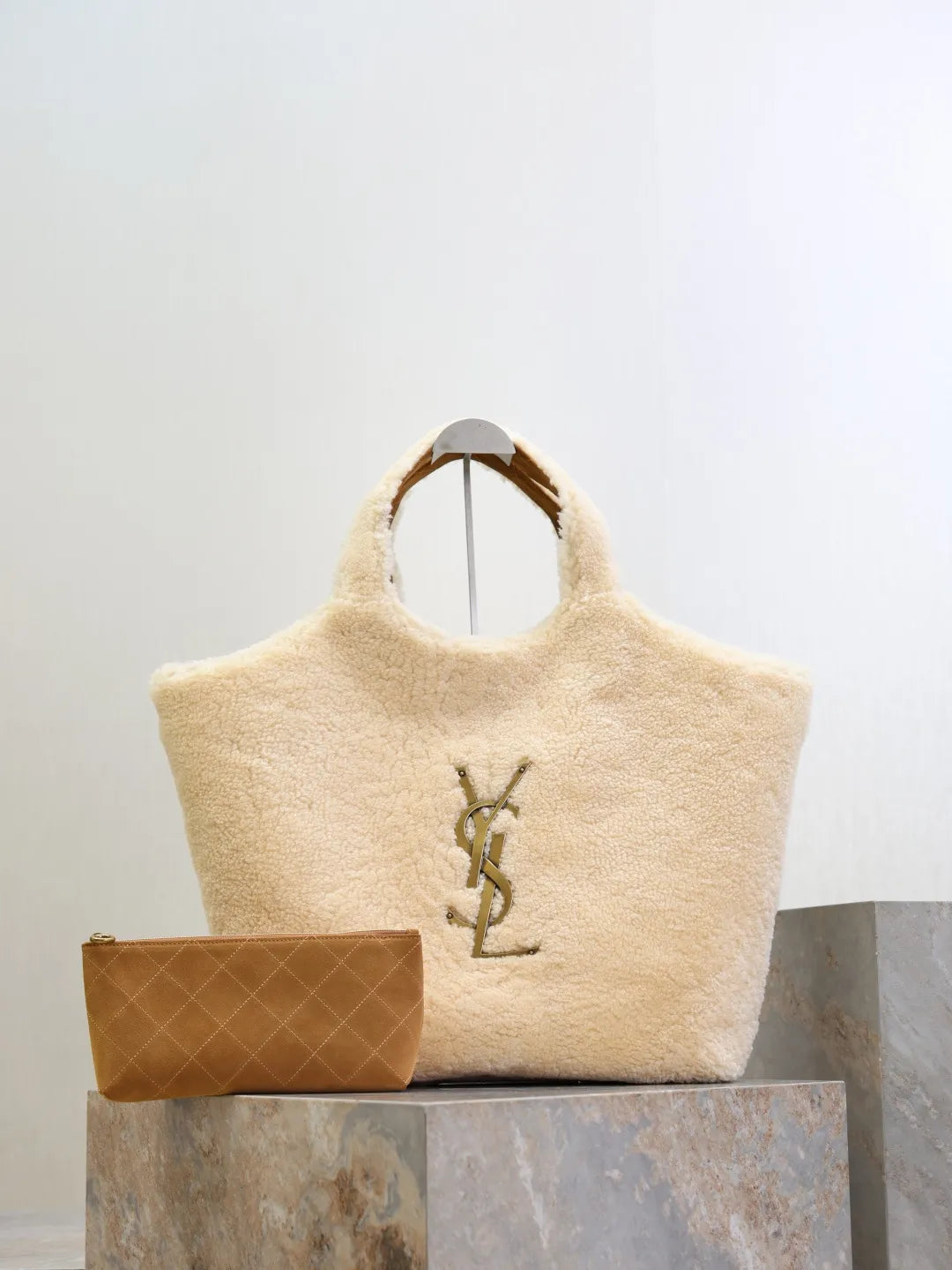 Icare Shearling 18.5 in Tote Bag 698651