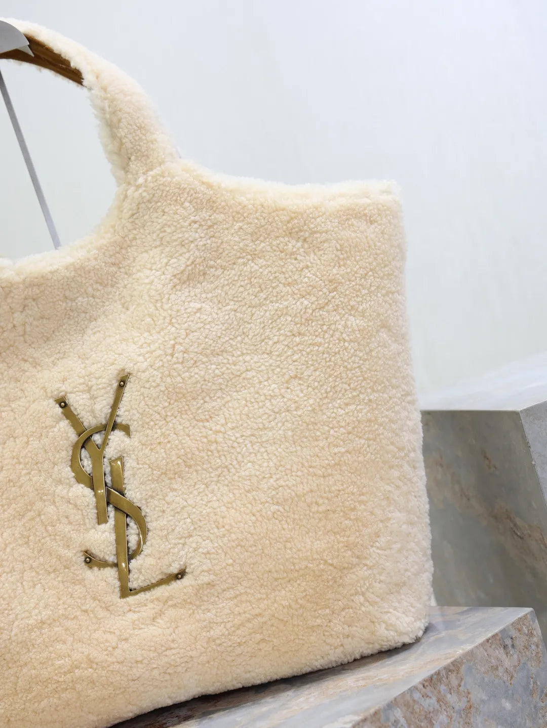 Icare Shearling 18.5 in Tote Bag 698651