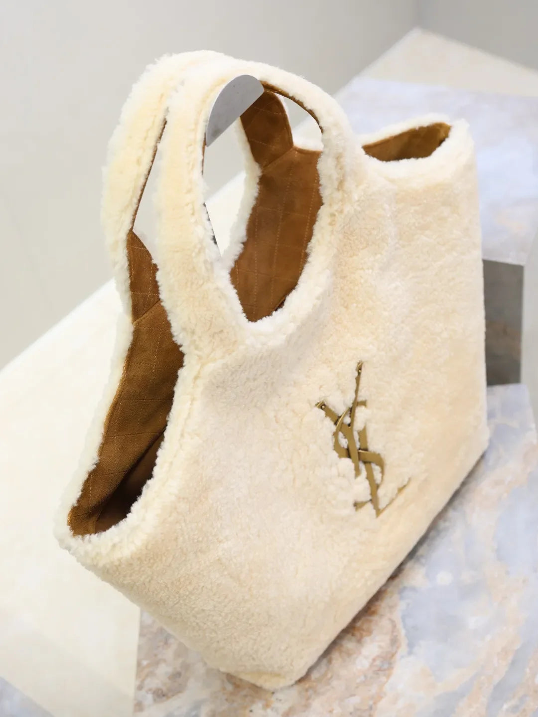 Icare Shearling 18.5 in Tote Bag 698651
