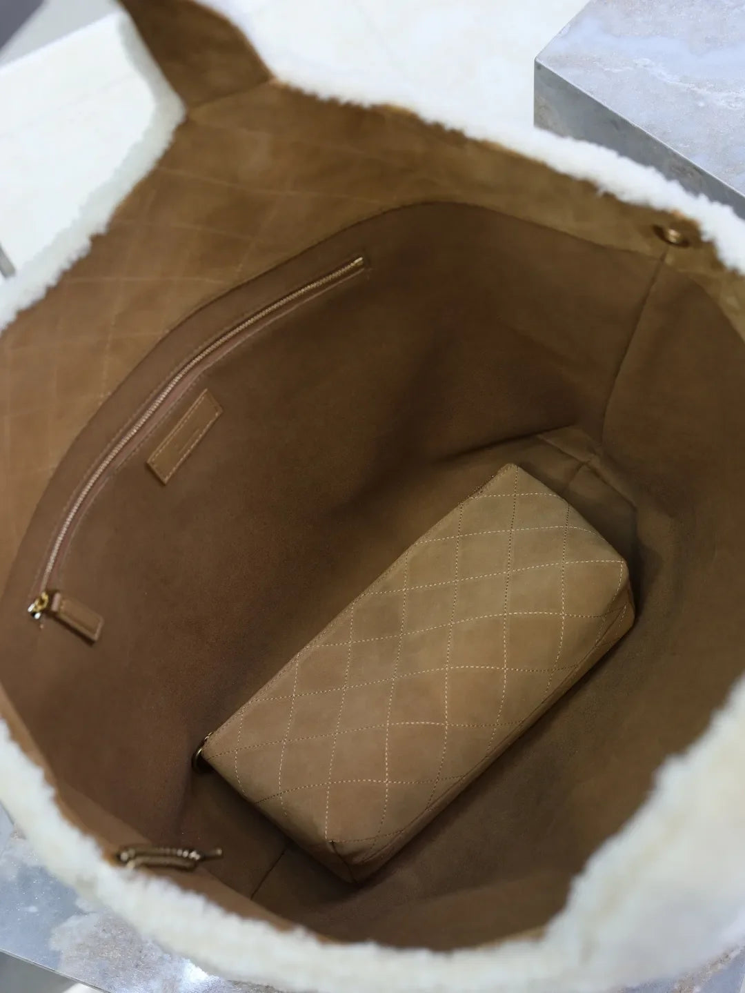 Icare Shearling 18.5 in Tote Bag 698651