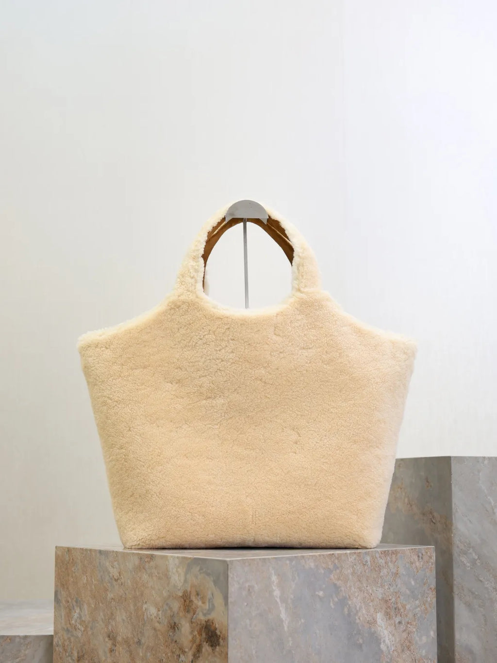 Icare Shearling 18.5 in Tote Bag 698651