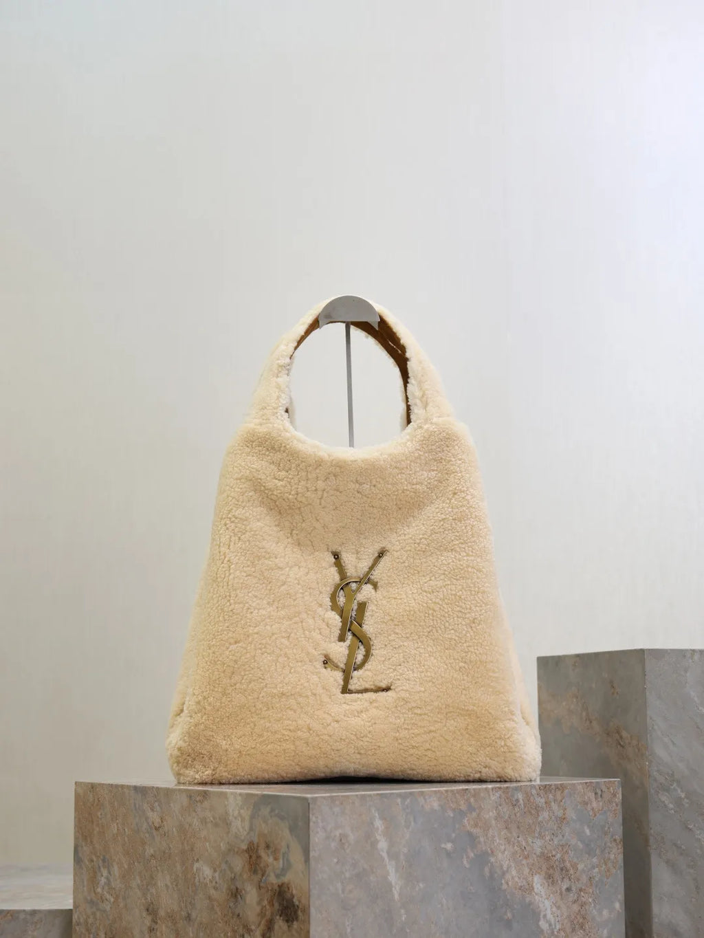 Icare Shearling 18.5 in Tote Bag 698651