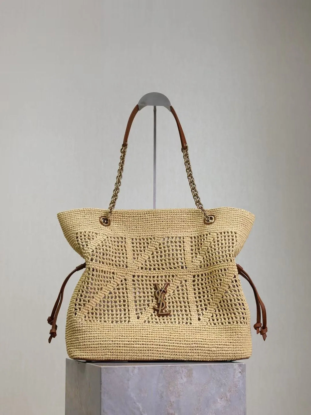 Jamie Shopping 13.8 in Raffia Tote Bag 809824