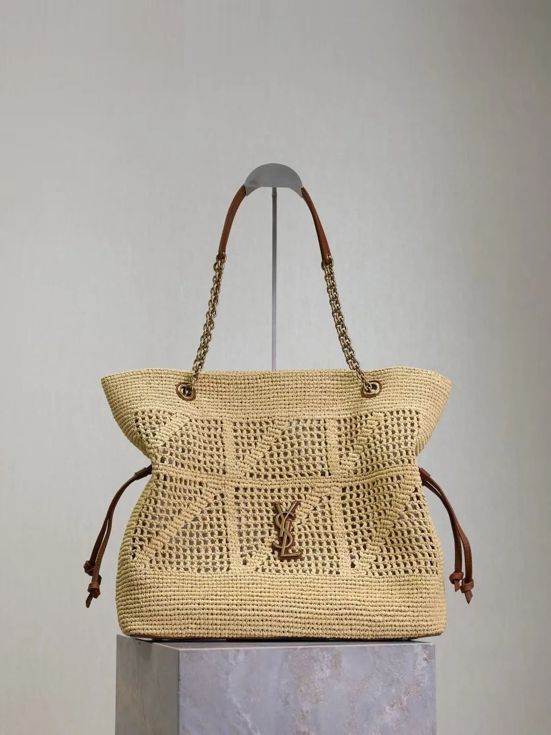 Jamie Shopping 13.8 in Raffia Tote Bag 809824