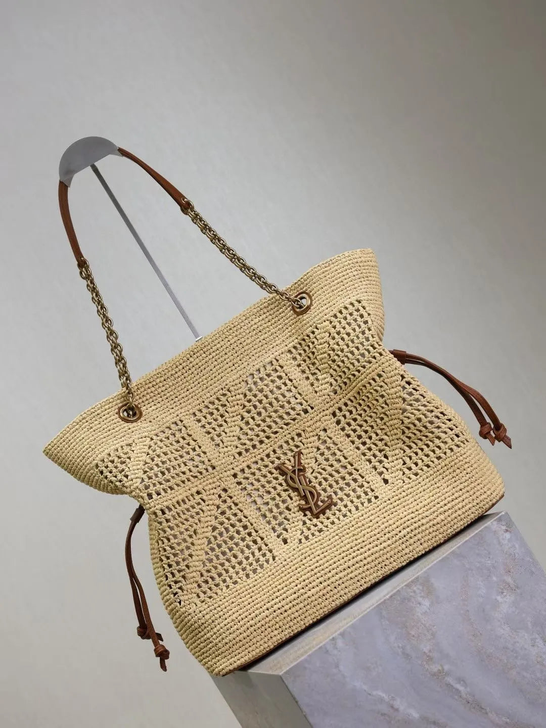 Jamie Shopping 13.8 in Raffia Tote Bag 809824
