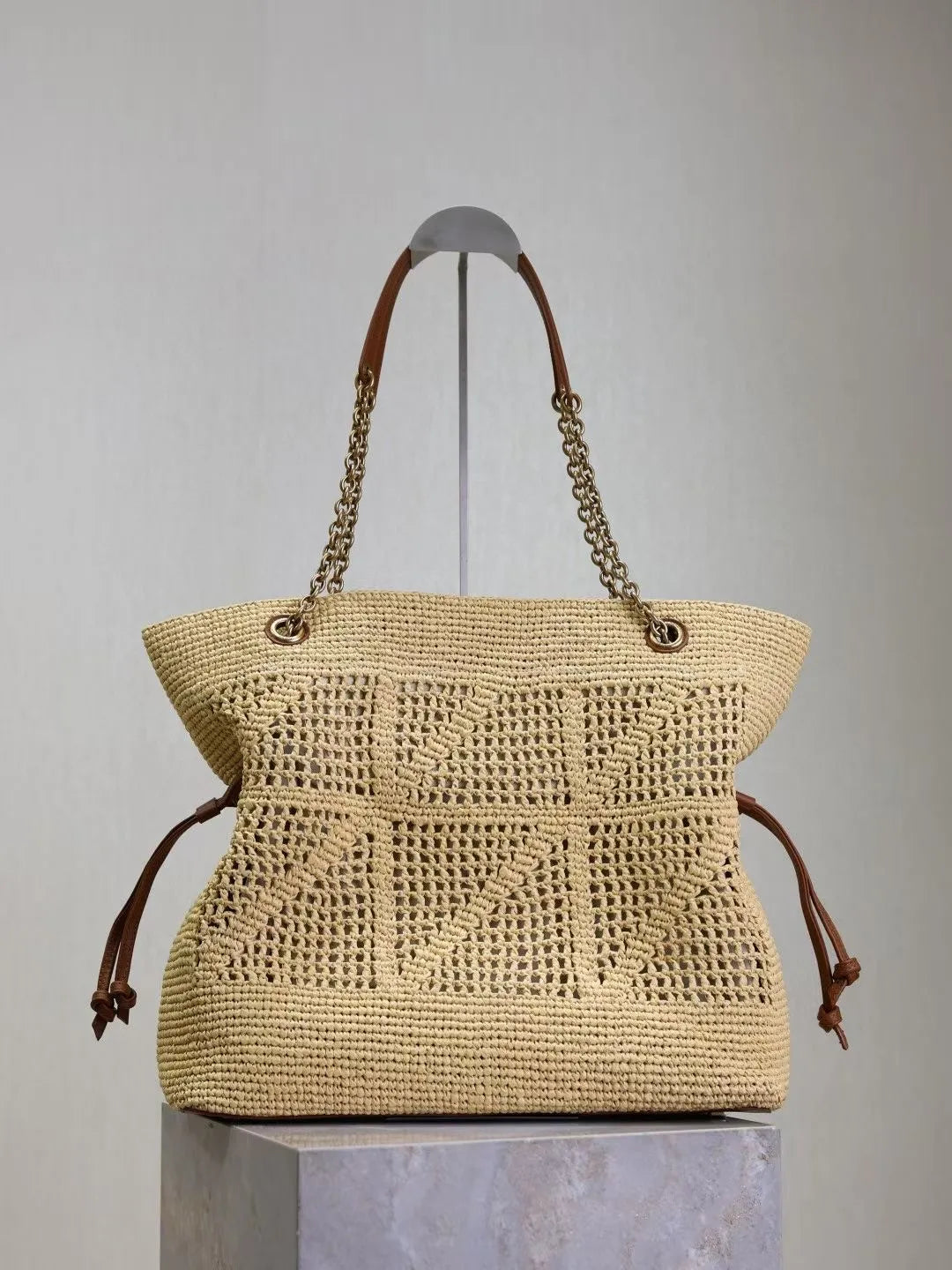 Jamie Shopping 13.8 in Raffia Tote Bag 809824